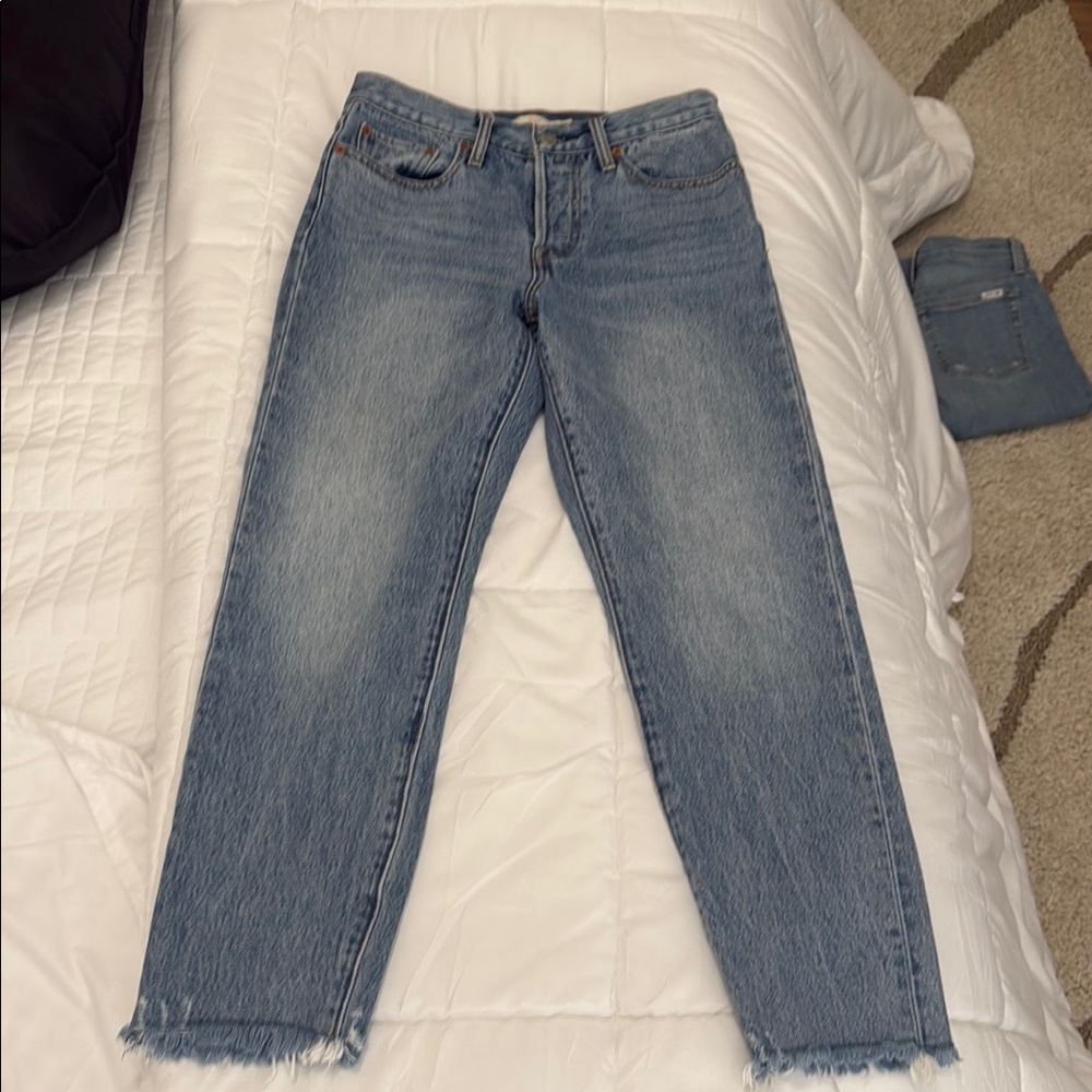 Levi's Blue Ankle Cropped Jeans Modern Style